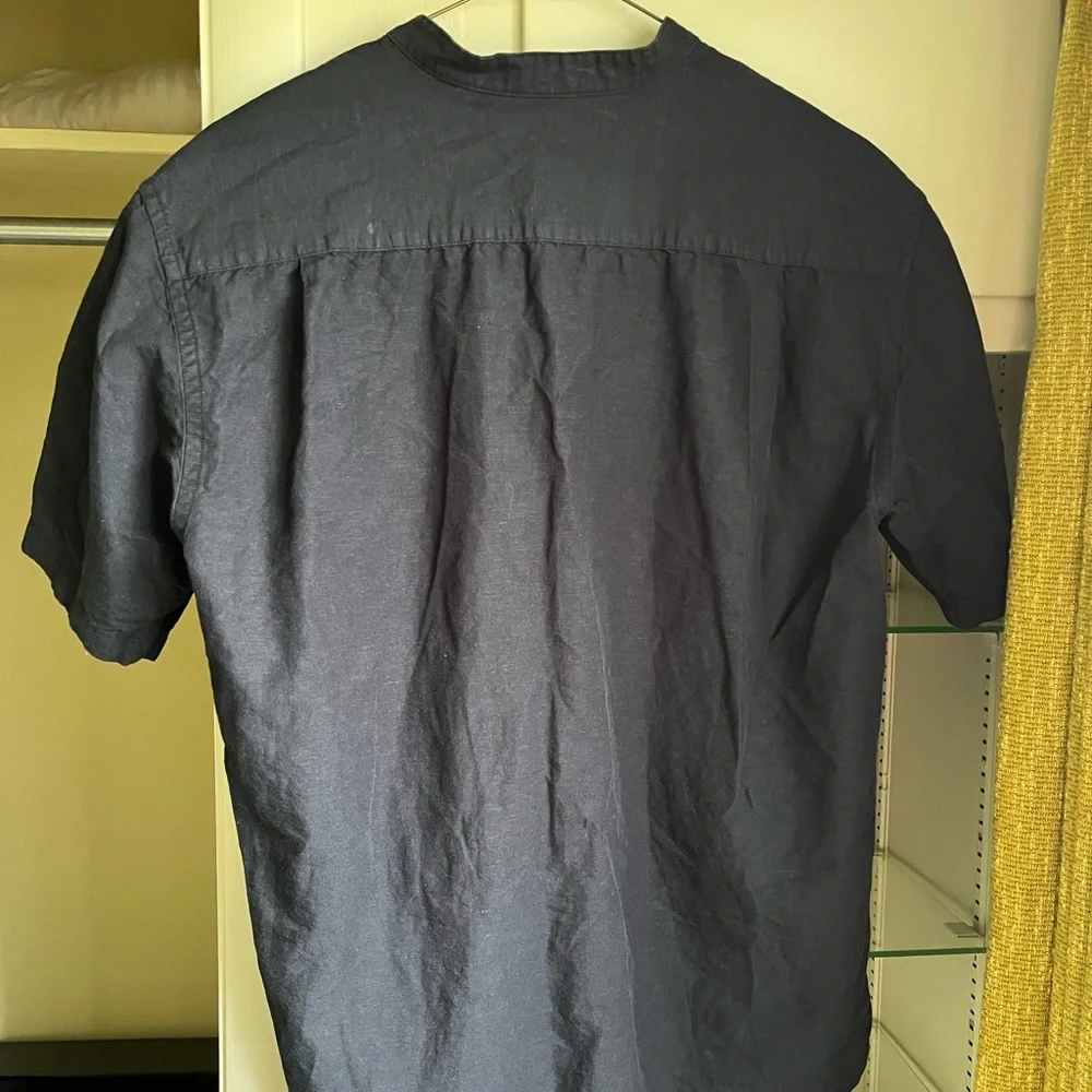 Uniqlo Men's Dark Blue Casual Button-Down Shirt - Picture 2 of 4